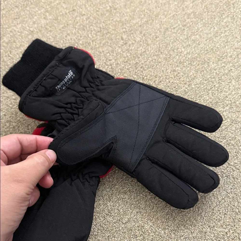 3M Thinsulate Kids Red and Black Mittens Youth 8/16